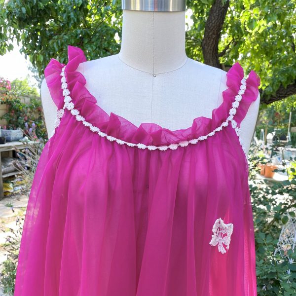 Vintage Negligee Night Gown, Fuchsia Pin Up Bombshell Lingerie by Sheba SZ M on Sale