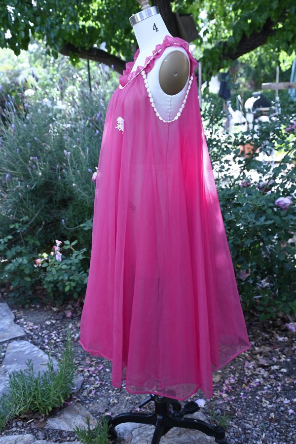 Vintage Negligee Night Gown, Fuchsia Pin Up Bombshell Lingerie by Sheba SZ M on Sale